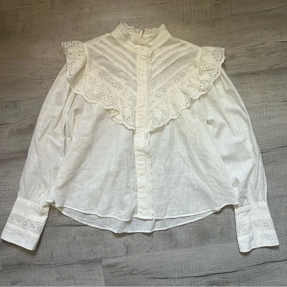 FREE PEOPLE Hit The Road Buttondown White Ruffled Long Sleeve Blouse Size Small - Picture 8 of 16